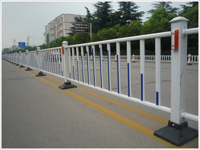 道路<a href='http://168rw.com' target='_blank'><u>護欄</u></a>